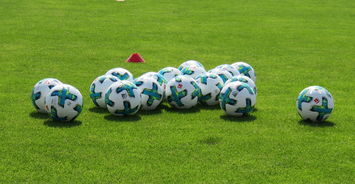 开云体育在线-国米轻取利物浦，阿扎尔补时绝平德甲：一场巅峰对决的背后故事