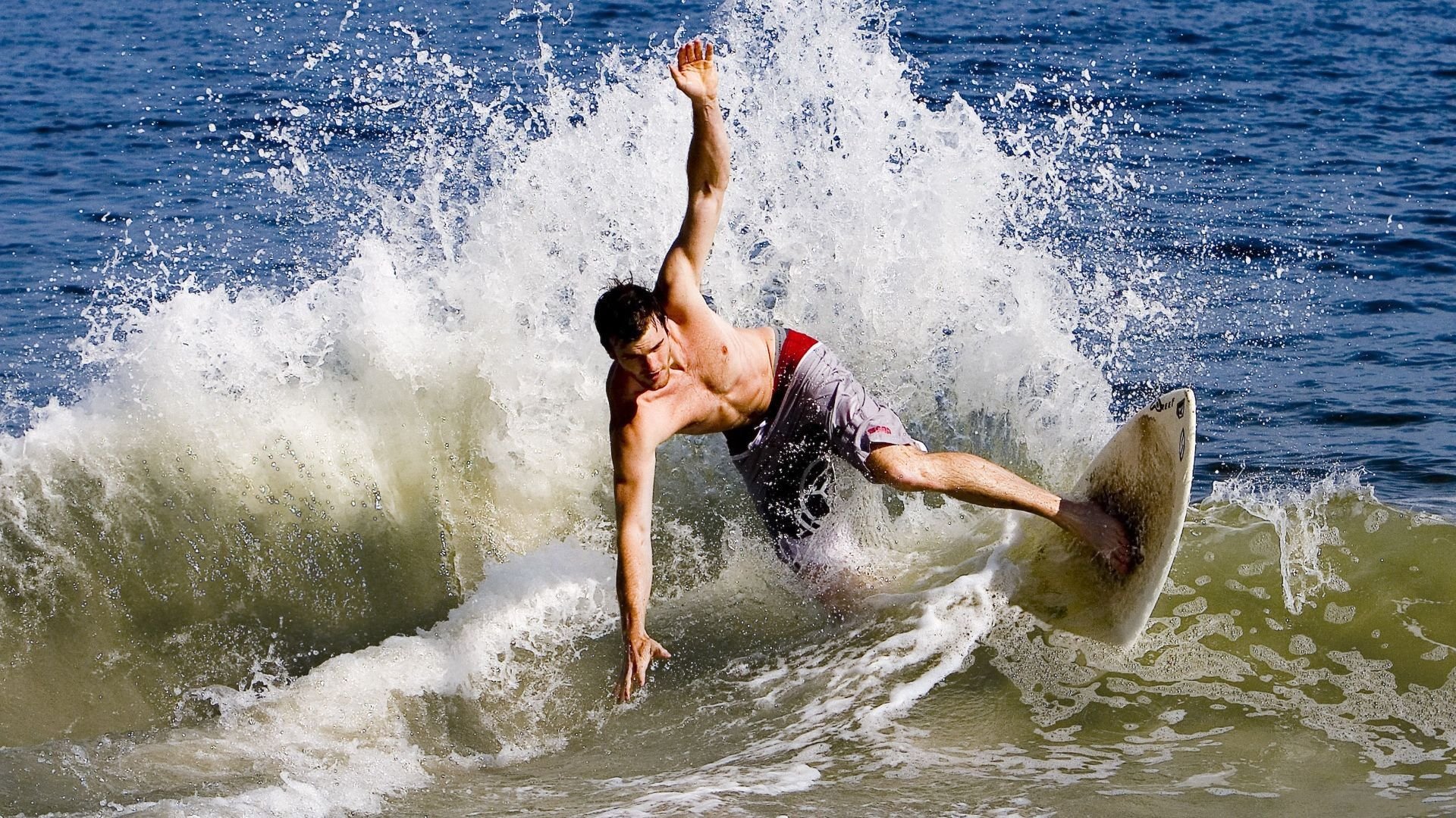 神兽撕裂防线,困兽编织铁网,当个人神话撞碎团队铁壁